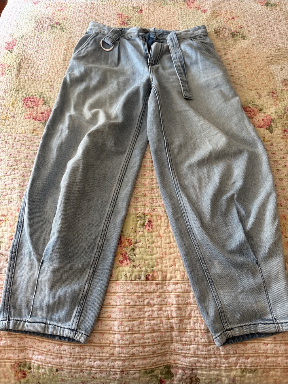 We The Free Light Blue Relaxed women’s Jeans with D-Ring Detail